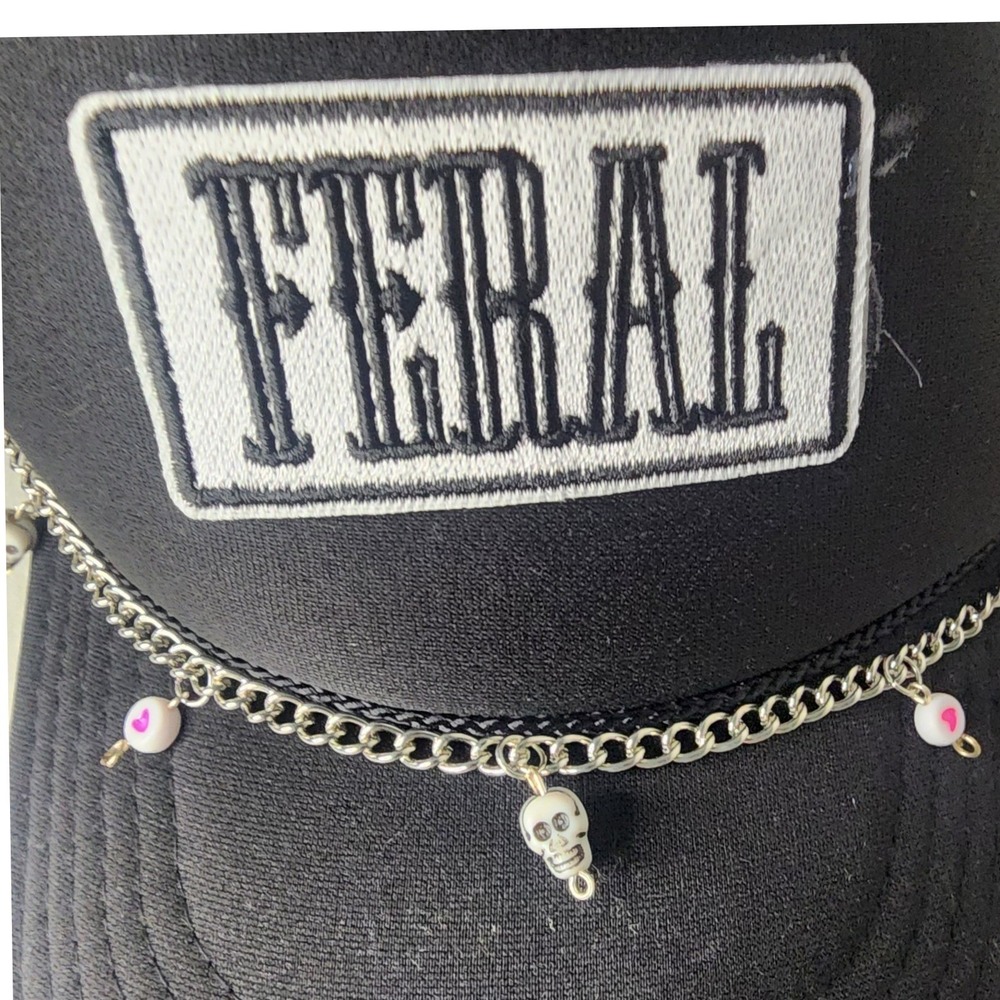Otto Feral Patch Trucker Hat Black Mesh Snapback Skull Heart Chain Charms 39-165 - Picture 3 of 4